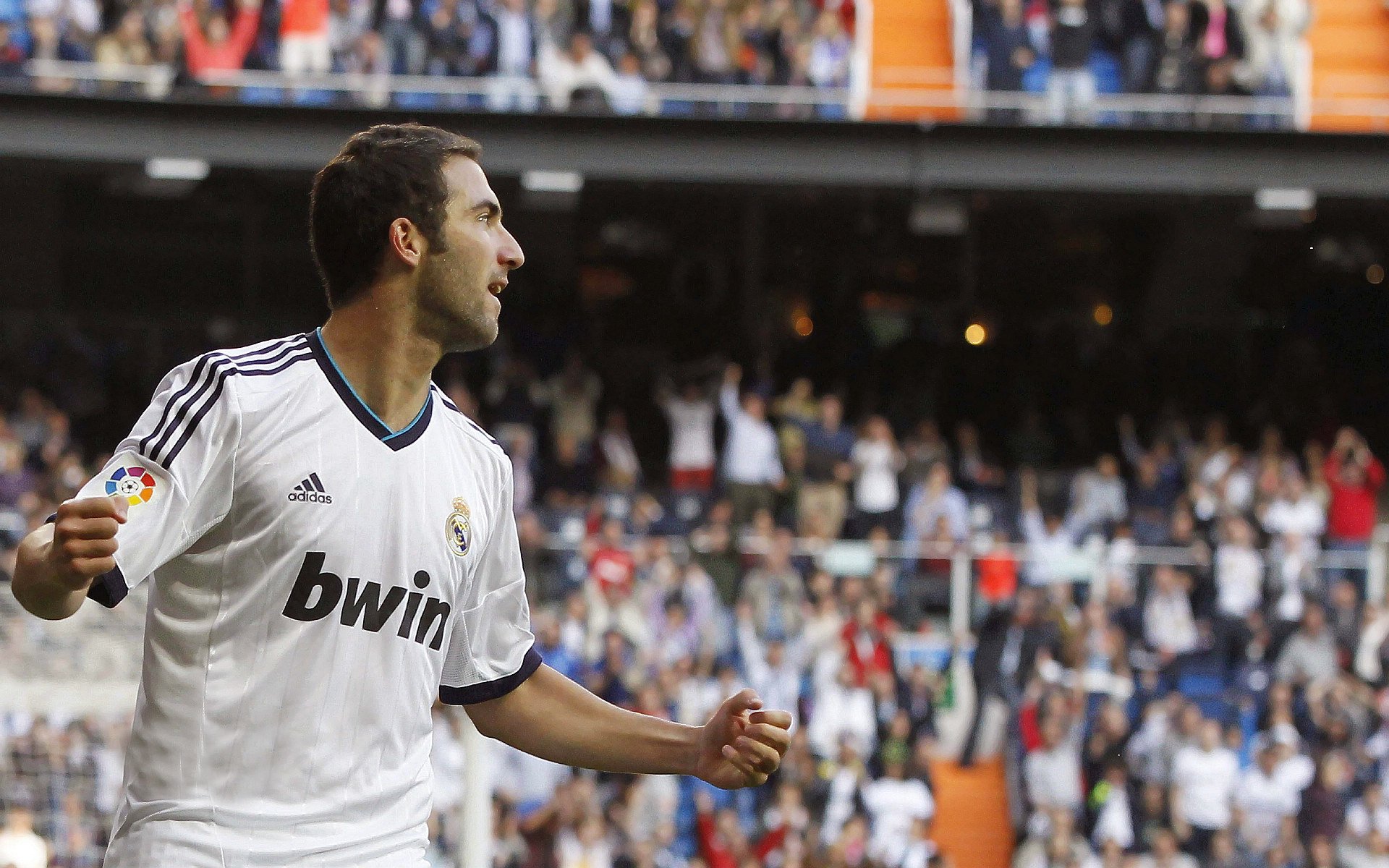 爱游戏-英超新赛季战术变化引人关注，攻防更平衡，英超新赛季足球